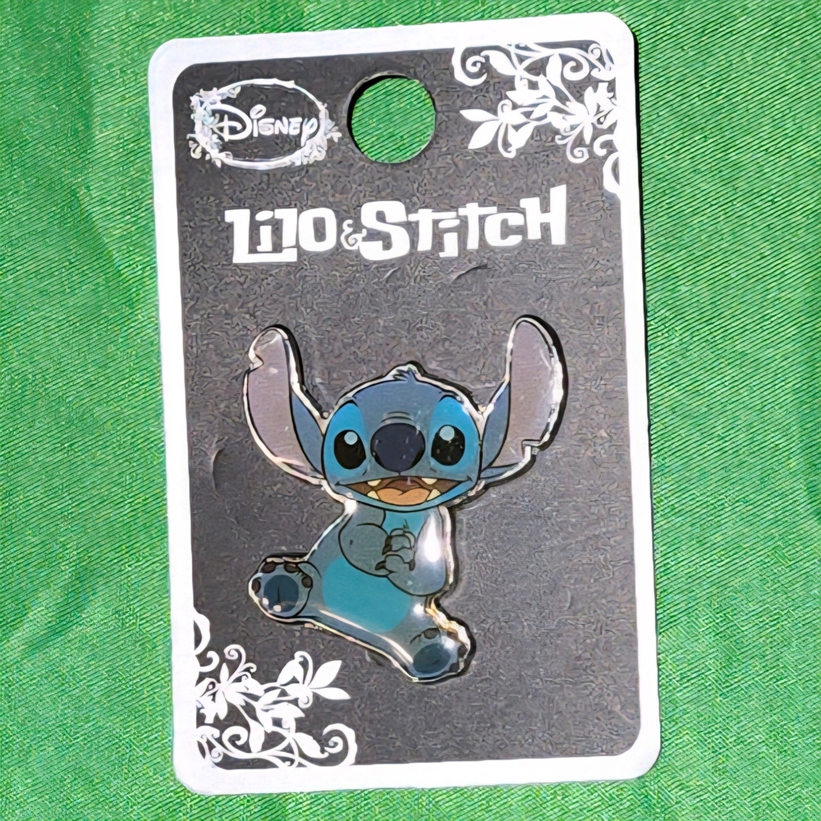 Loungefly Heart Logo Stitch Enamel Pin – 2015 – NWT – Rare Collector Piece